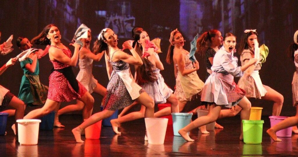 Lo spettacolo musicale propone degli estratti dal musical "Annie"