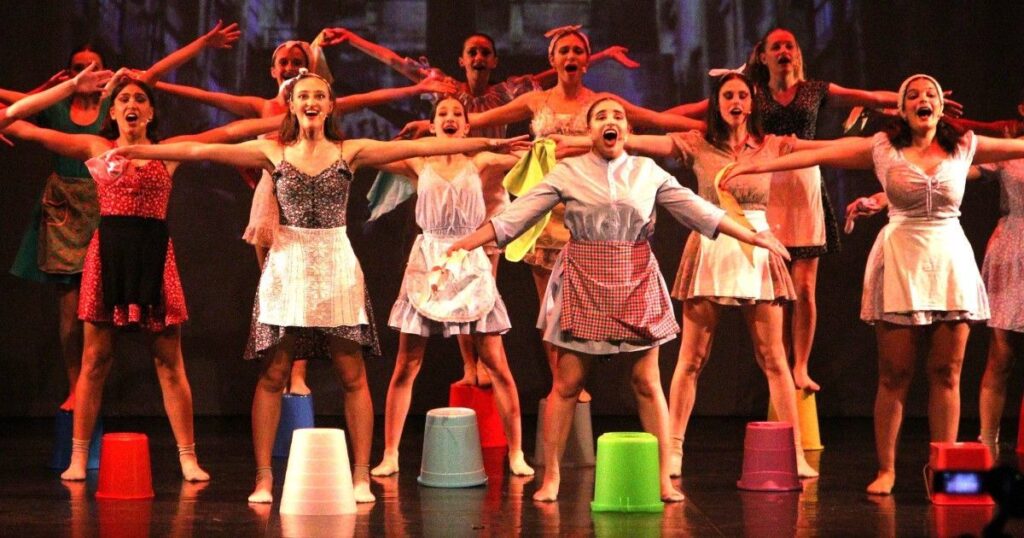 Lo spettacolo musicale propone degli estratti dal musical "Annie"