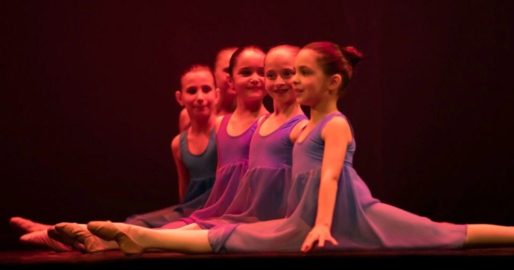 Coreografie neoclassiche eseguite dai vari gruppi