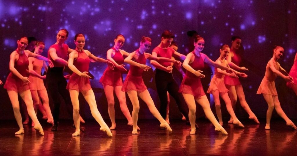 Coreografie neoclassiche eseguite dai vari gruppi
